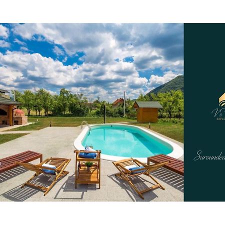 V'S Place - Wooden House With Heated Pool And Outdoor Sauna Otočac Exterior foto