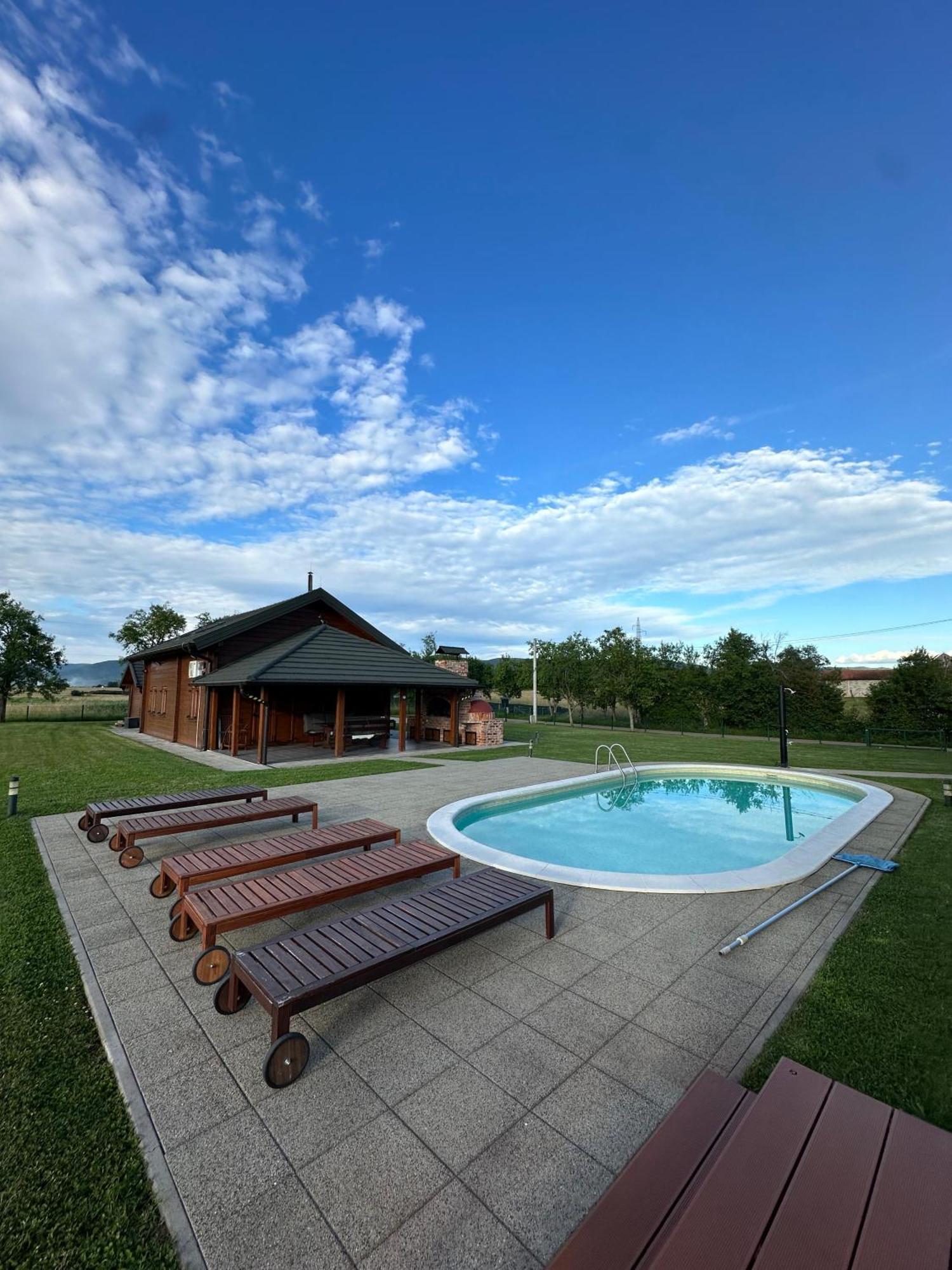 V'S Place - Wooden House With Heated Pool And Outdoor Sauna Otočac Exterior foto